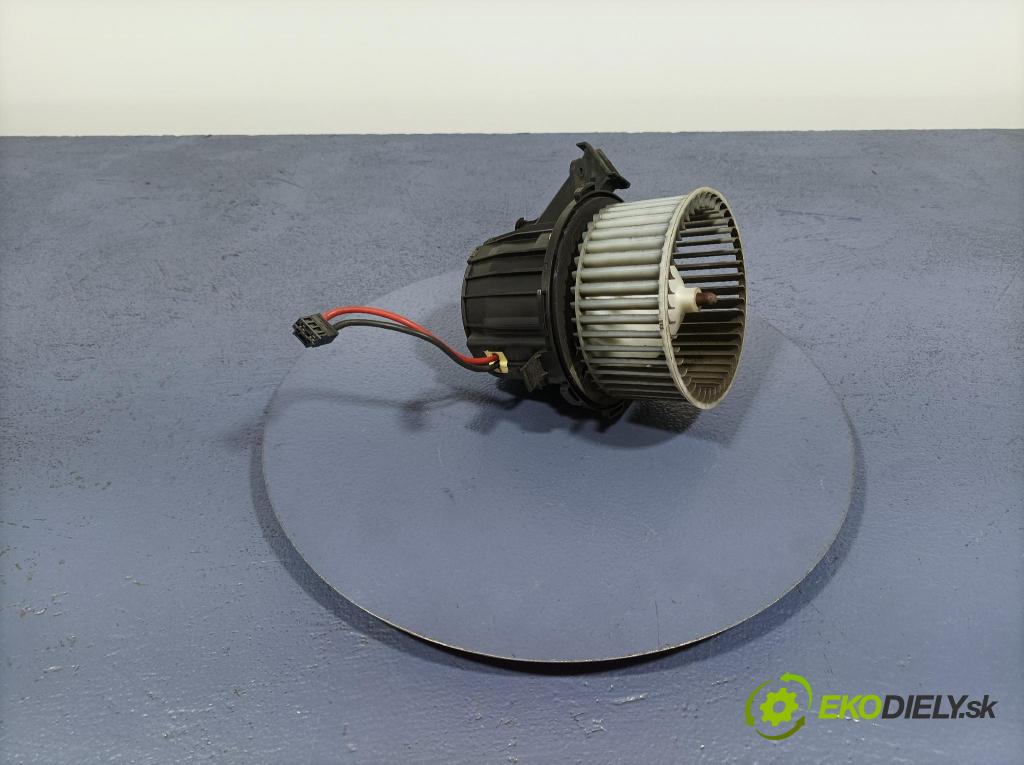 Audi A4 2012 ventilátor Vzduch: