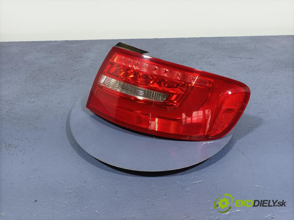 Audi A4 2012 světlo Zad: Práva: Mimo: 8K9945096D