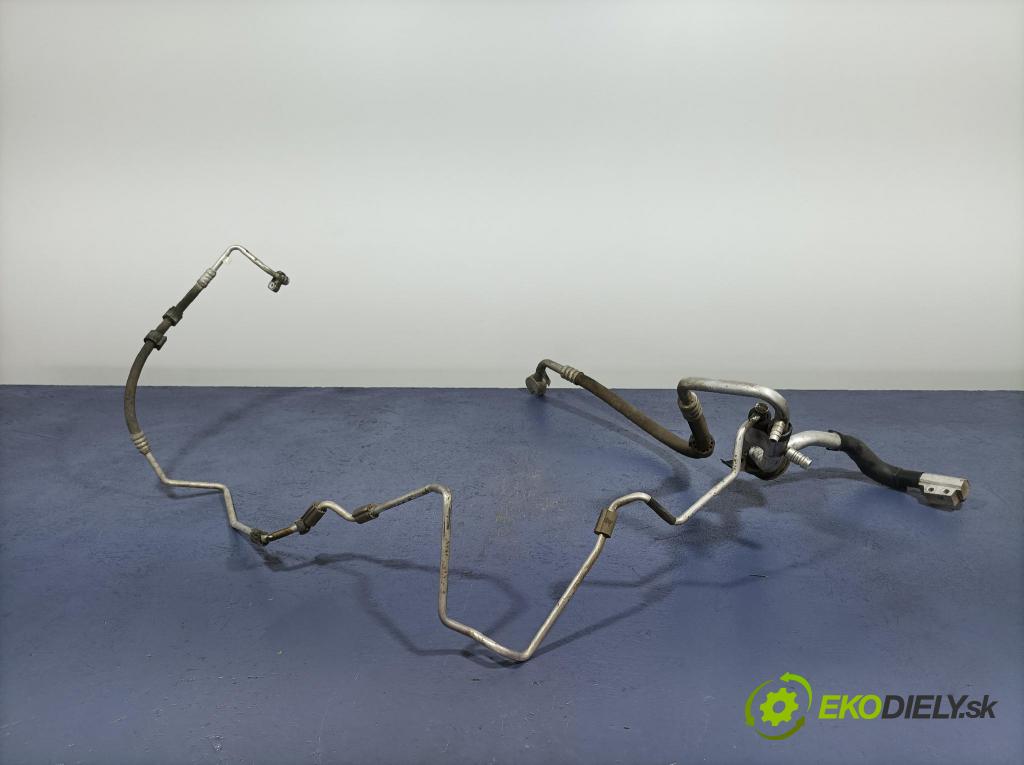 Audi A4 2012 trubka Klimatizace: 8T0260710A