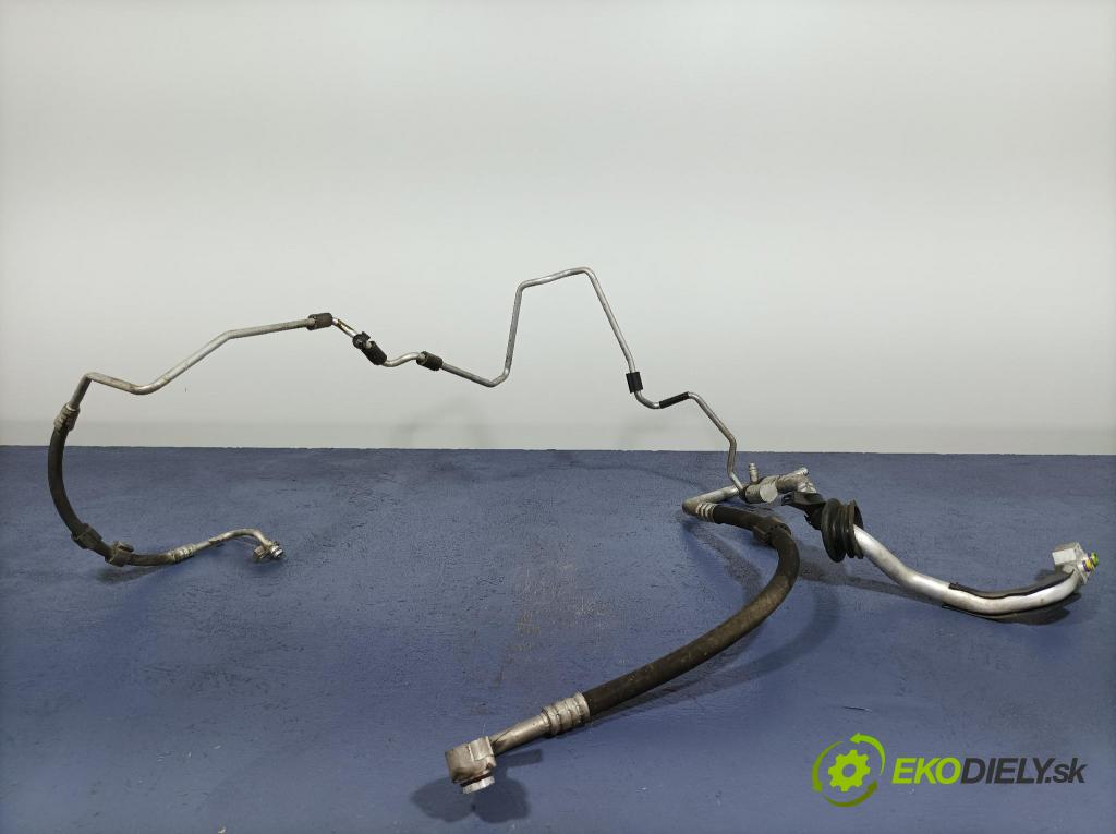 Audi A4 2012 trubka Klimatizace: 8T0260710A