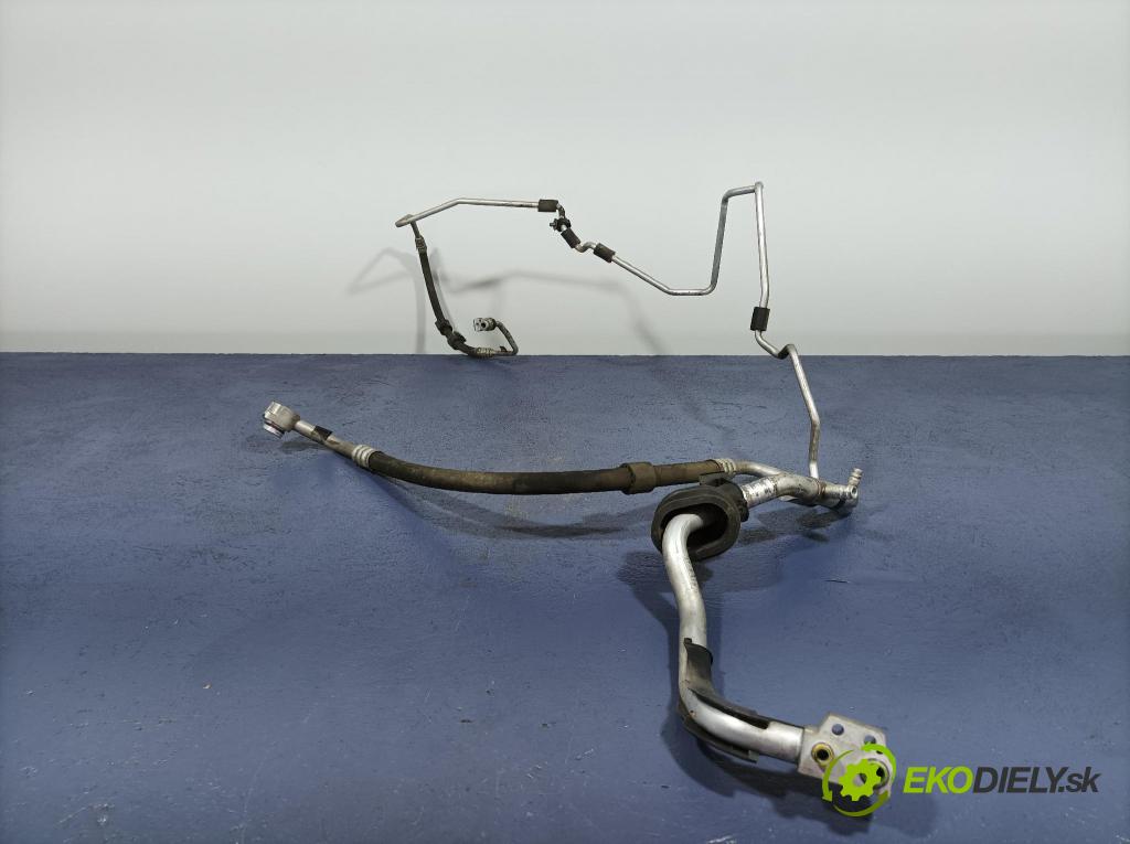 Audi A4 2012 trubka Klimatizace: 8T0260710A