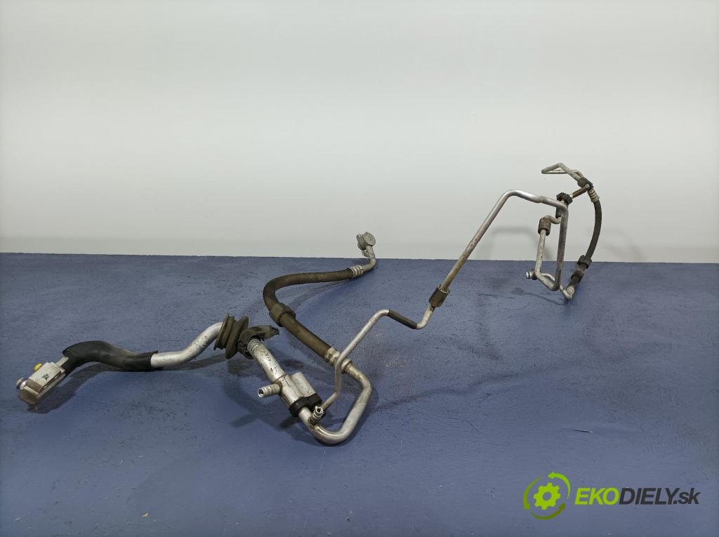 Audi A4 2012 trubka Klimatizace: 8T0260710A