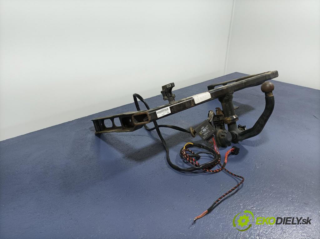 Audi A4 2012 oko Do Přívěsy 8T0092155D