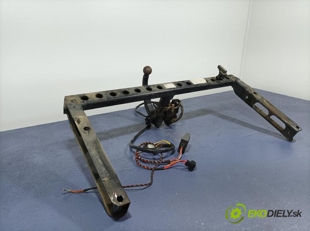 Audi A4 2012 oko Do Přívěsy 8T0092155D