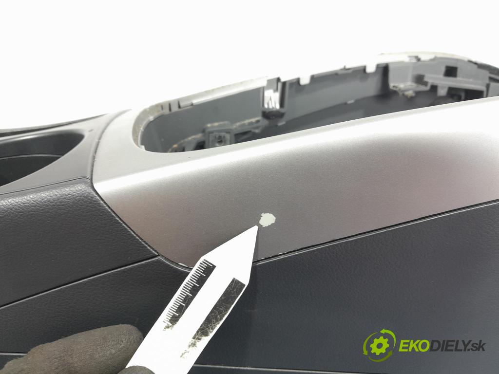 Audi A4 2012 operadlo