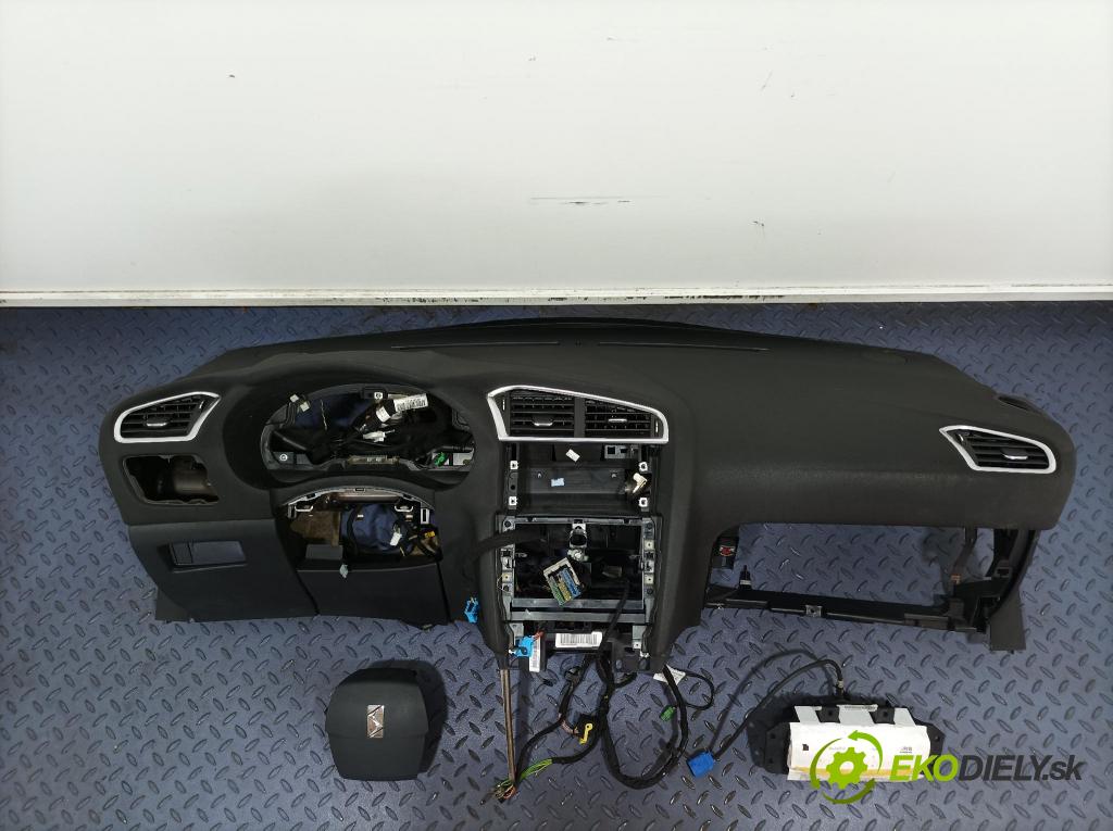 Citroen Ds4 2017 kokpit,přistrojova deska