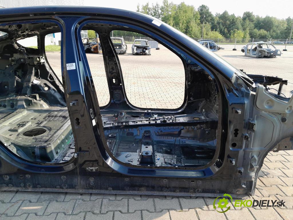Bmw X6 0 práh v pravo: