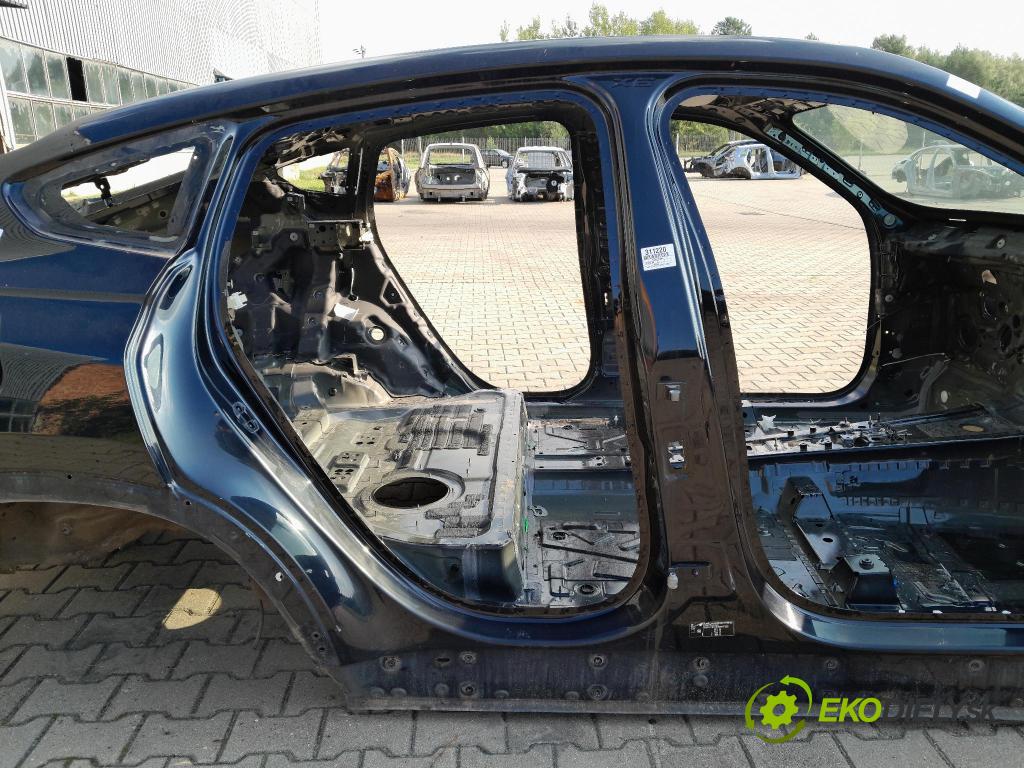 Bmw X6 0 práh v pravo: