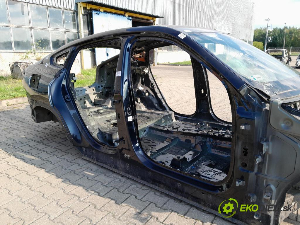 Bmw X6 0 práh v pravo:
