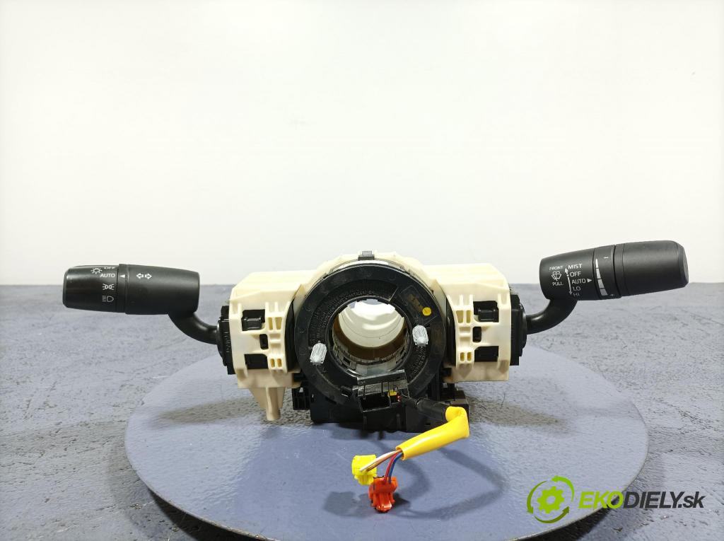 Mazda 3 2017 prepínač Komplex: SKE13301