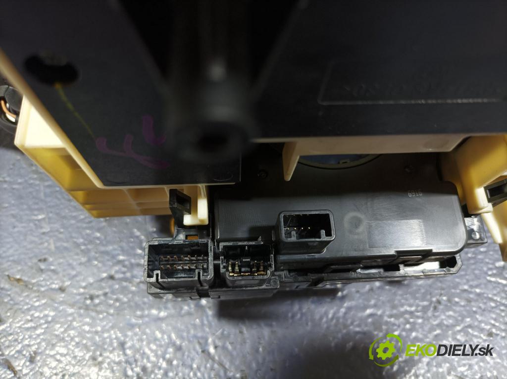 Mazda 3 2017 prepínač Komplex: SKE13301