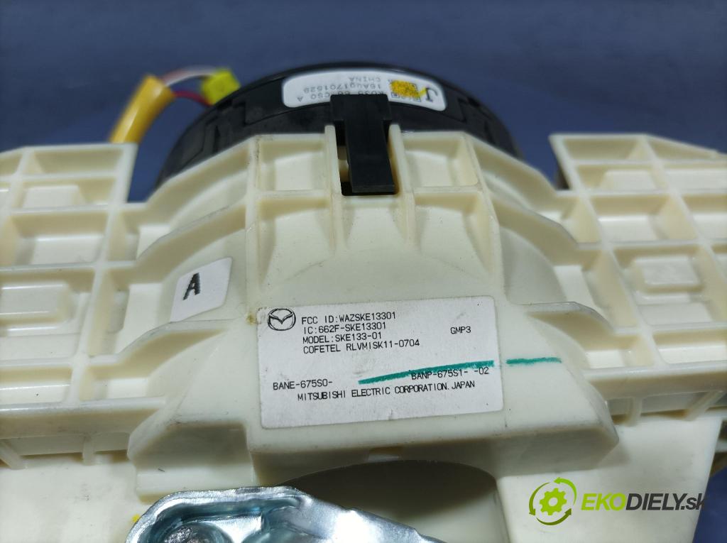 Mazda 3 2017 prepínač Komplex: SKE13301