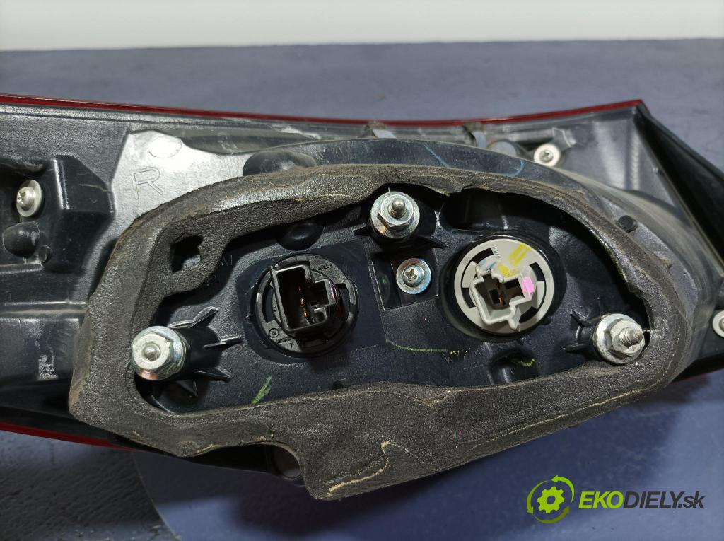 Mazda 3 2017 světlo Zad: Práva: Mimo: BHN1-51150