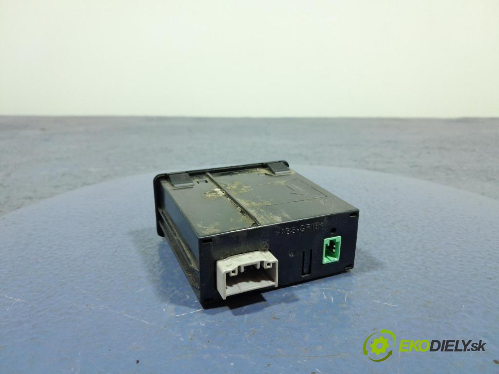 Mazda 3 2017 instalace Elektrický: BHP1-669U0