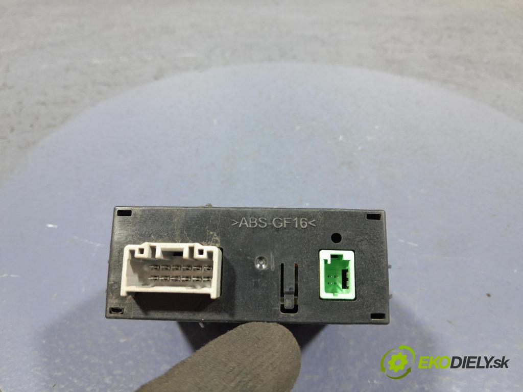 Mazda 3 2017 instalace Elektrický: BHP1-669U0