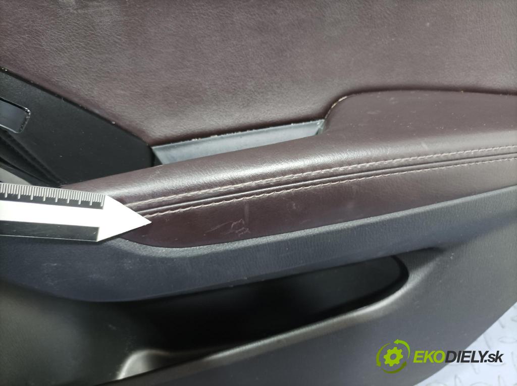 Mazda 3 2017 Tapacír: dveře před Práva: BANE-68420