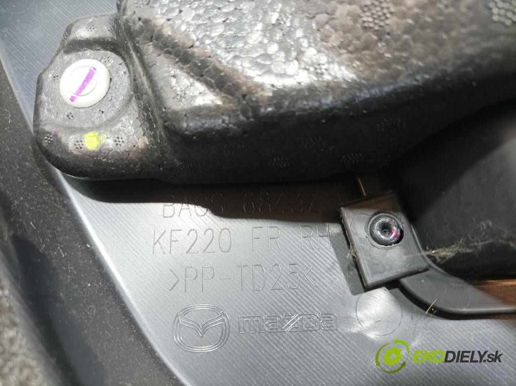 Mazda 3 2017 Tapacír: dveře před Práva: BANE-68420