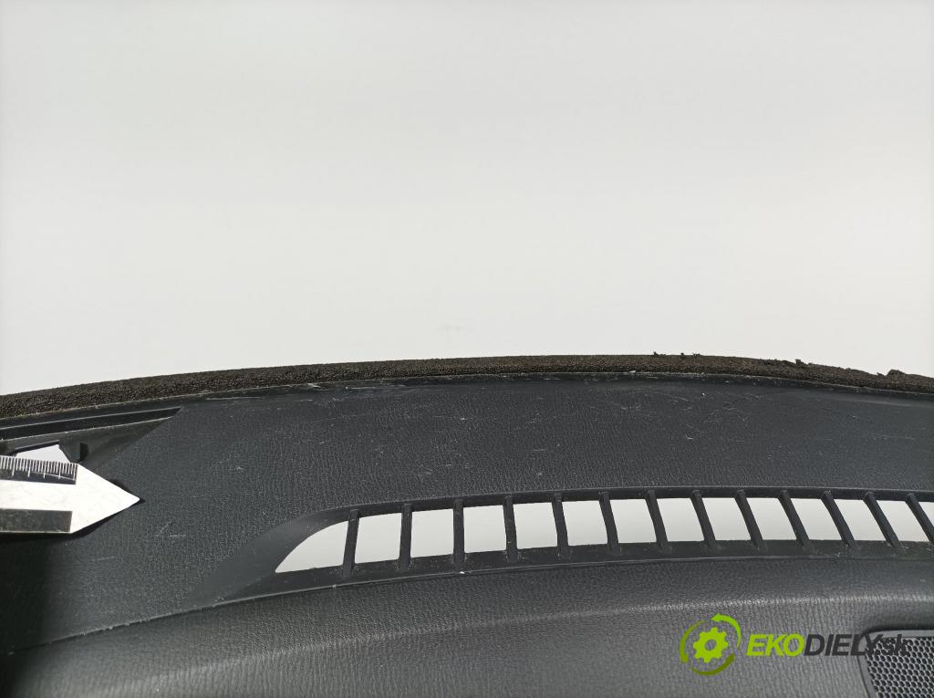 Mazda 3 2017 kokpit,přistrojova deska