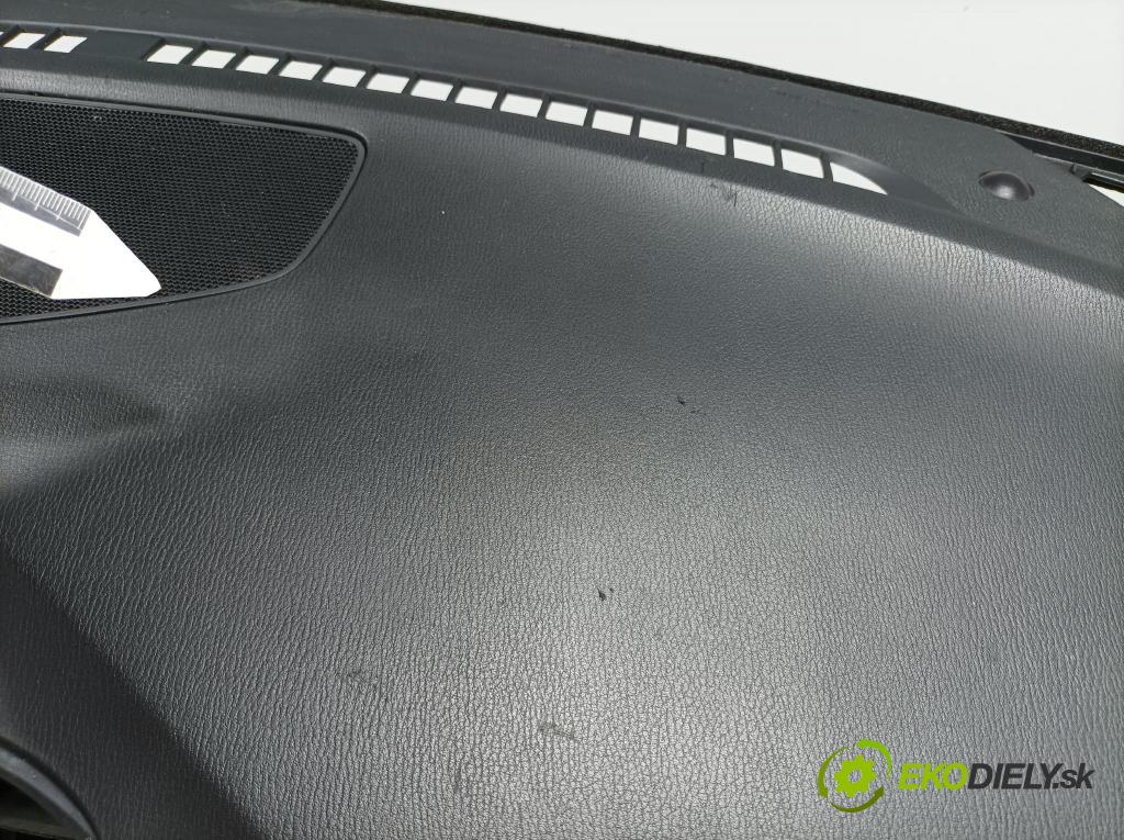 Mazda 3 2017 kokpit,přistrojova deska