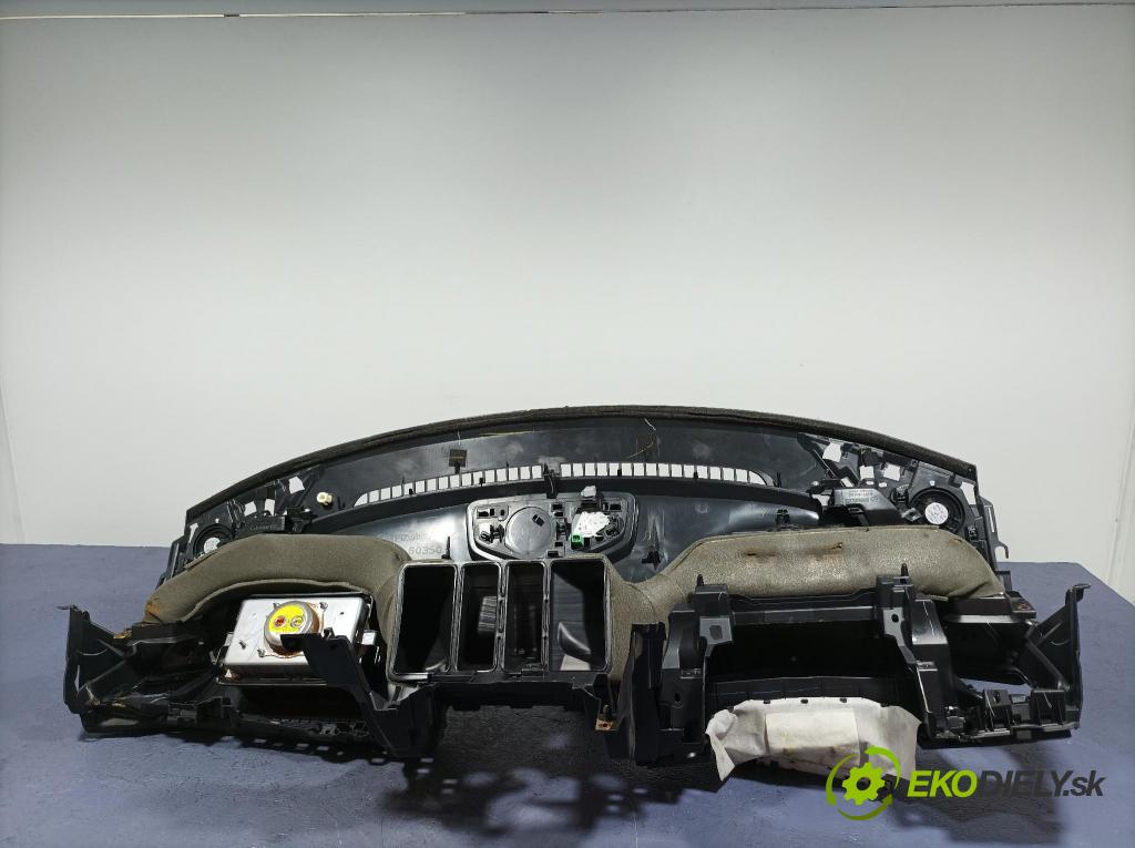 Mazda 3 2017 kokpit,přistrojova deska