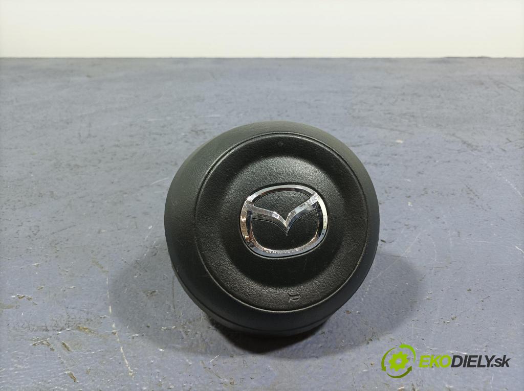 Mazda 3 2017 kokpit,přistrojova deska