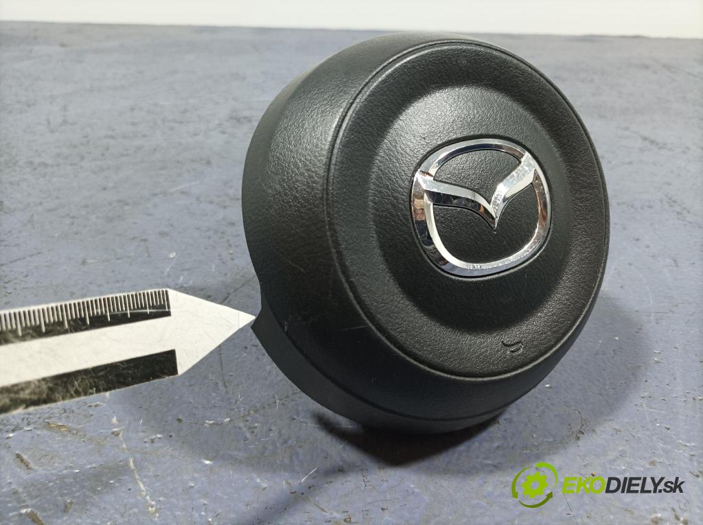 Mazda 3 2017 kokpit,přistrojova deska