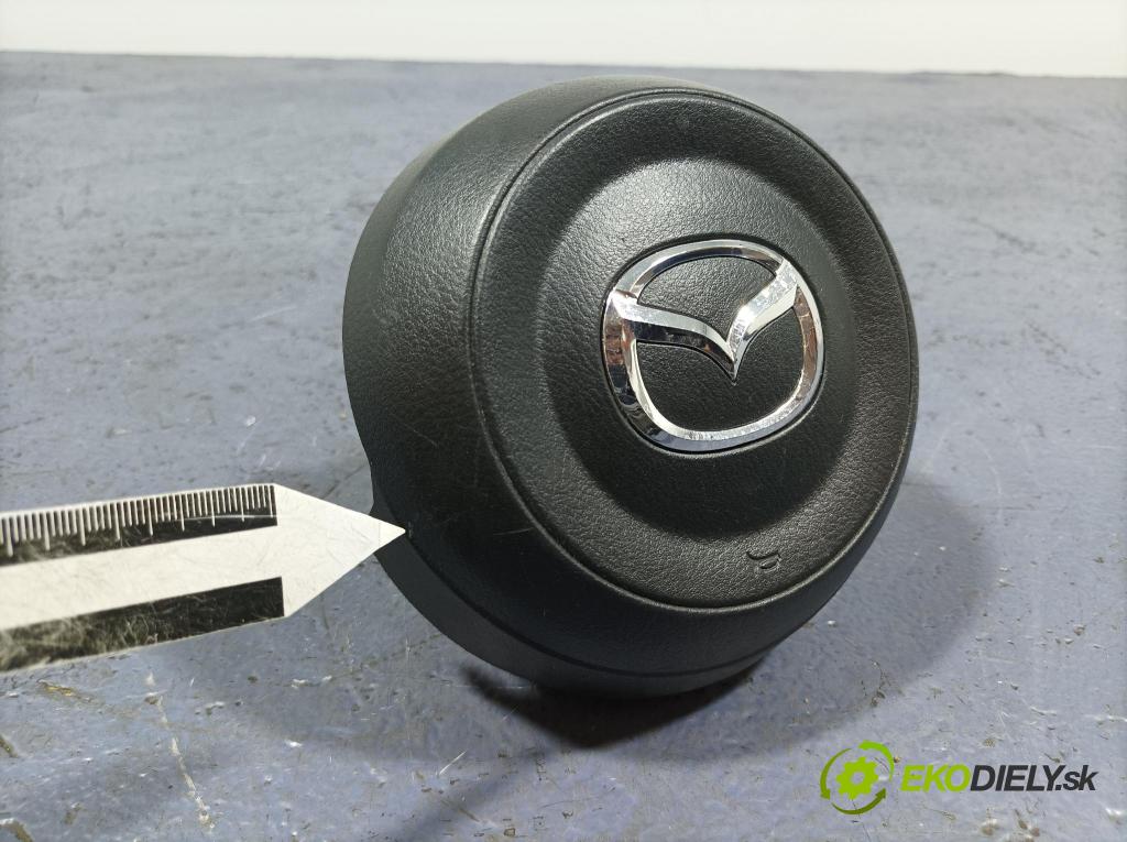 Mazda 3 2017 kokpit,přistrojova deska