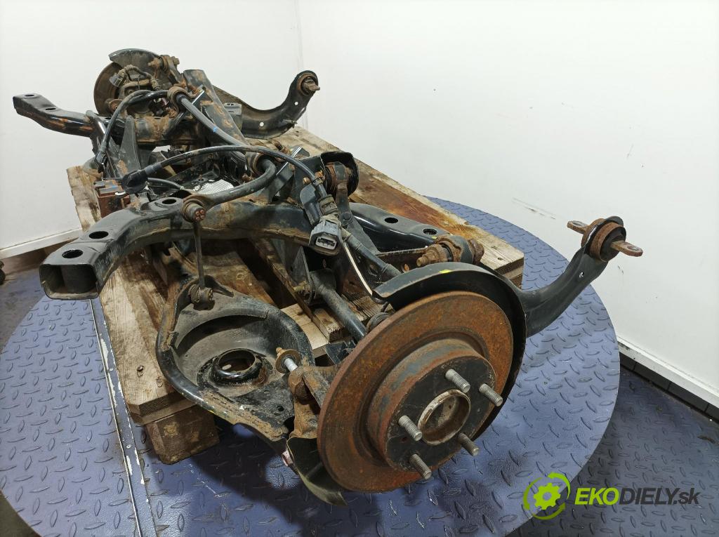 Mazda 3 2017 výztuha Pozastavenia: Zad: