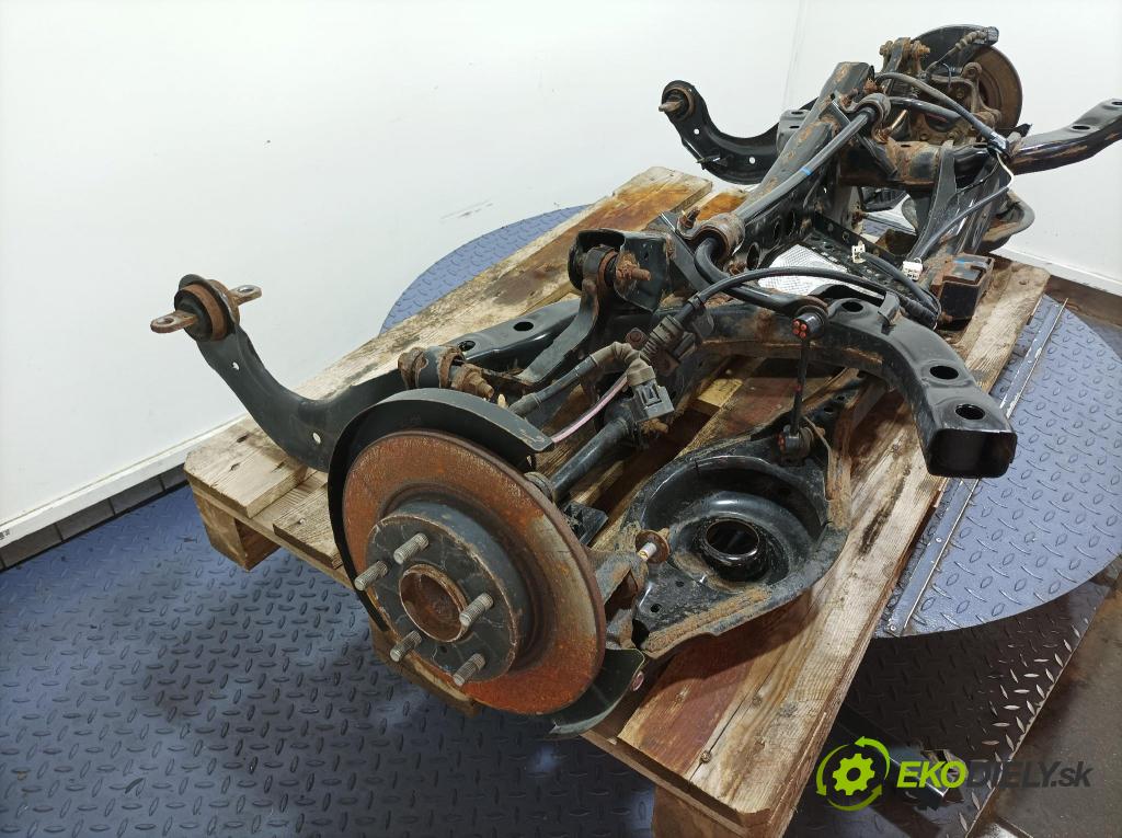 Mazda 3 2017 výztuha Pozastavenia: Zad: