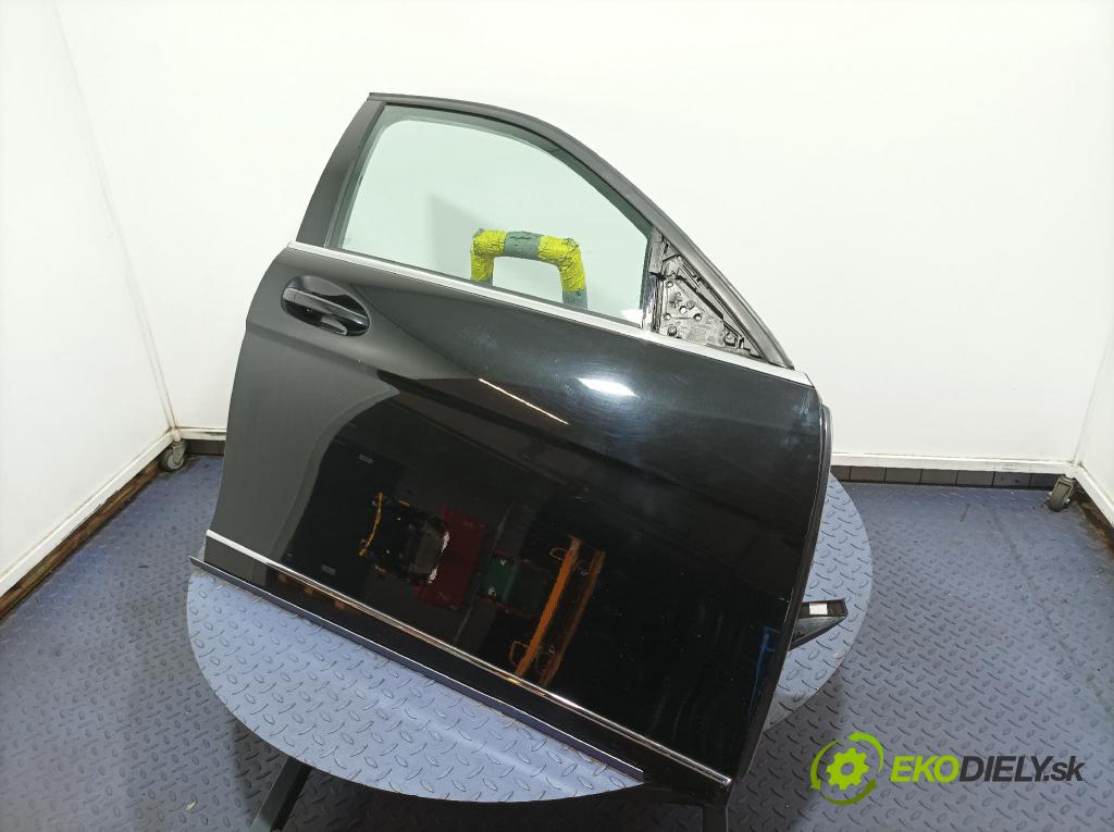 Mercedes C-klasa 2011 dveře před prave