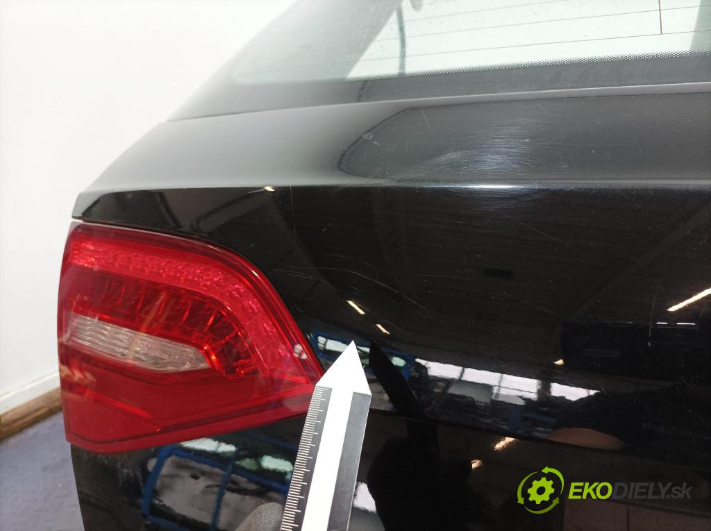 Audi A4 2012 zadna dveře kufra: kufra:
