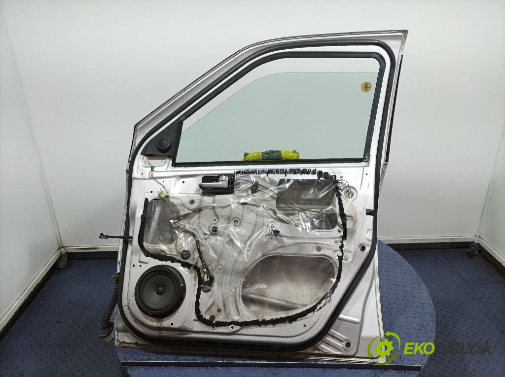 Suzuki Swift 2006 dveře před prave