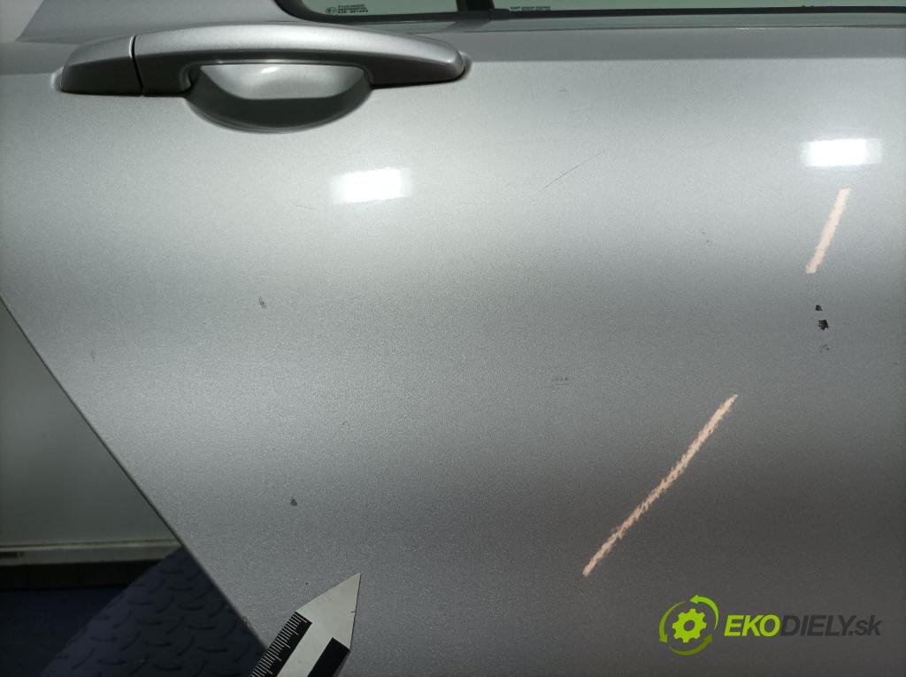 Suzuki Swift 2006 dveře Zad: prave