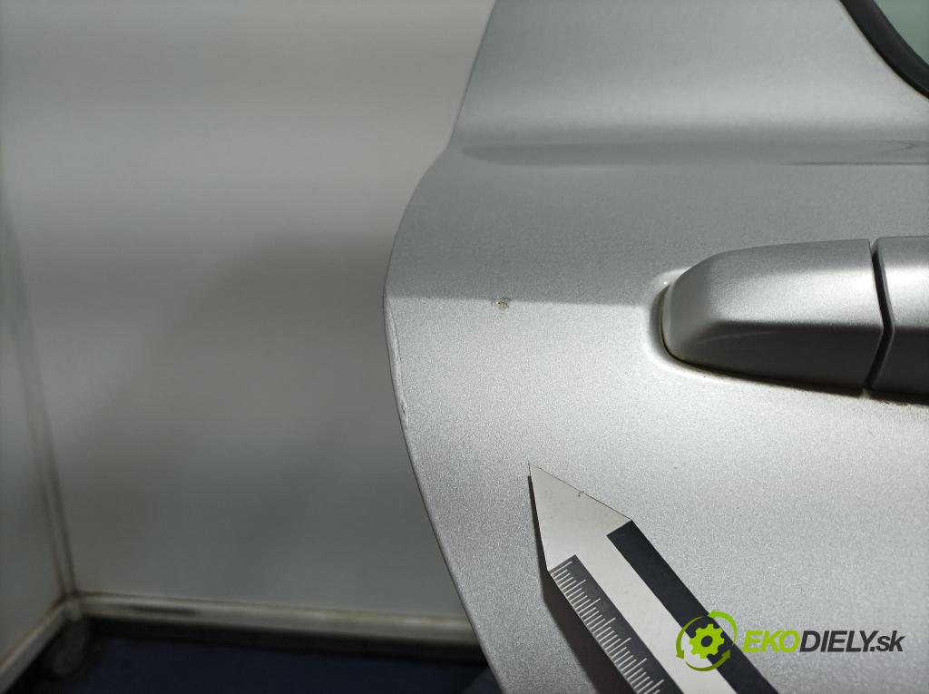 Suzuki Swift 2006 dveře Zad: prave
