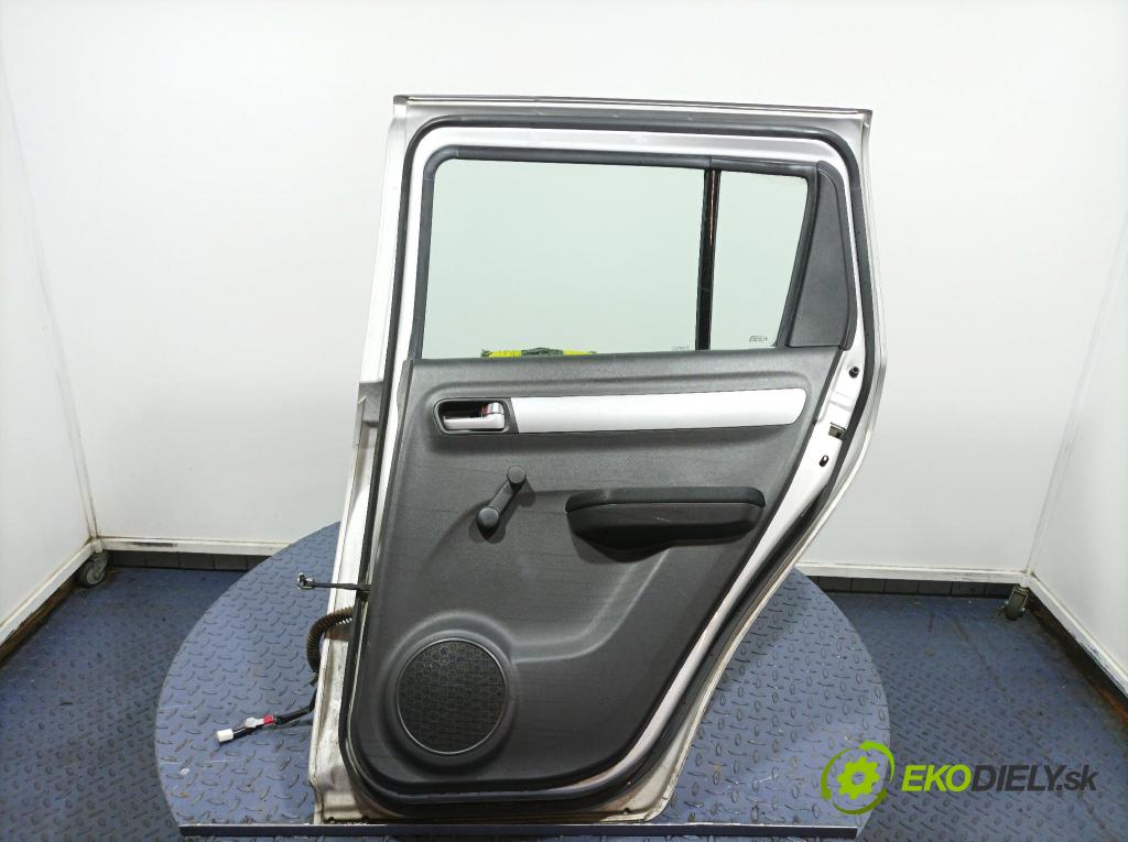 Suzuki Swift 2006 dveře Zad: prave