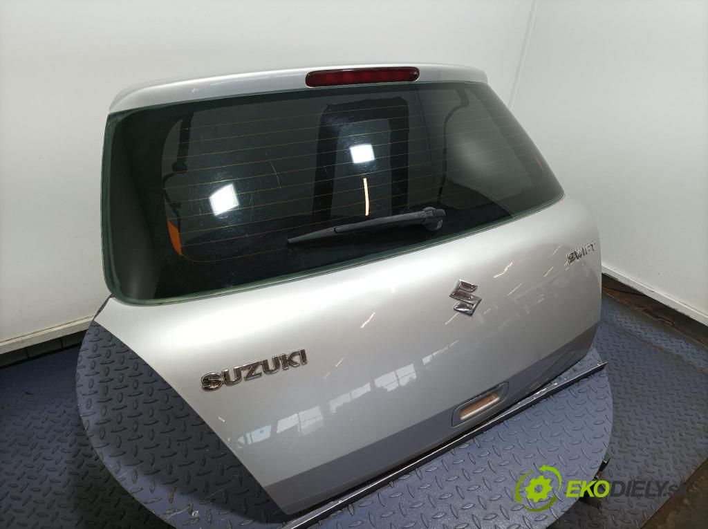 Suzuki Swift 2006 zadna dveře kufra: kufra:
