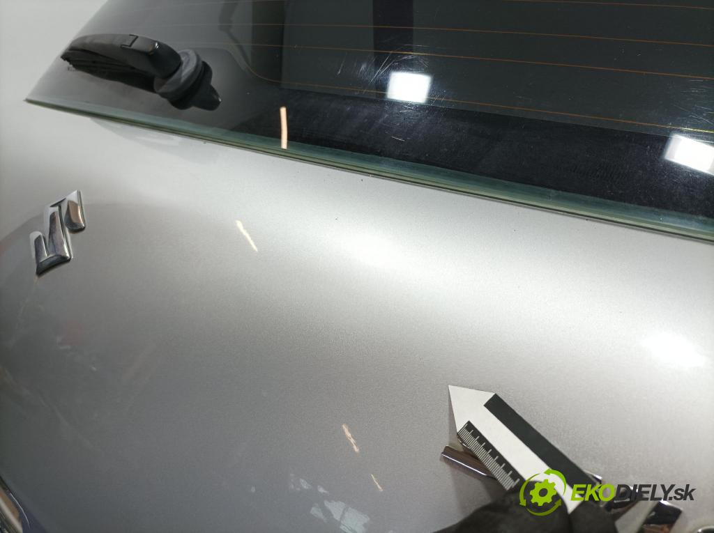 Suzuki Swift 2006 zadna dveře kufra: kufra:
