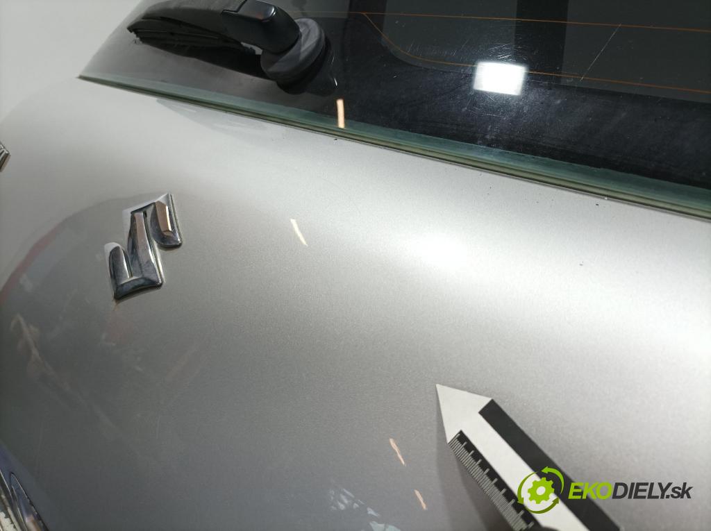 Suzuki Swift 2006 zadna dveře kufra: kufra:
