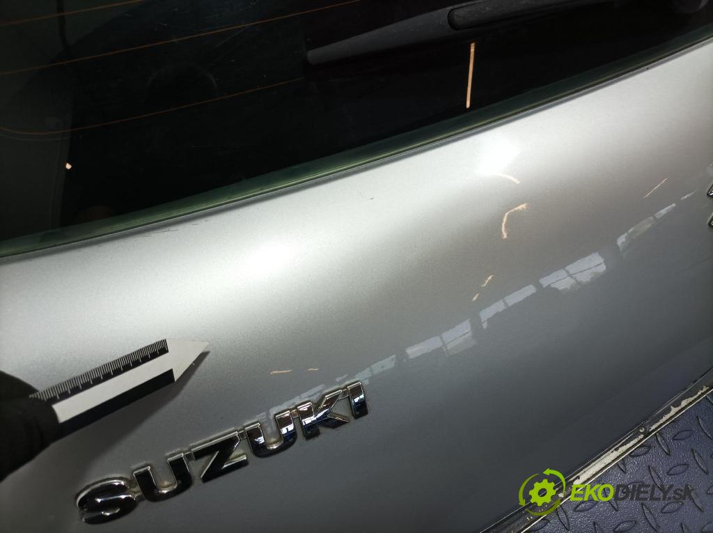 Suzuki Swift 2006 zadna dveře kufra: kufra: