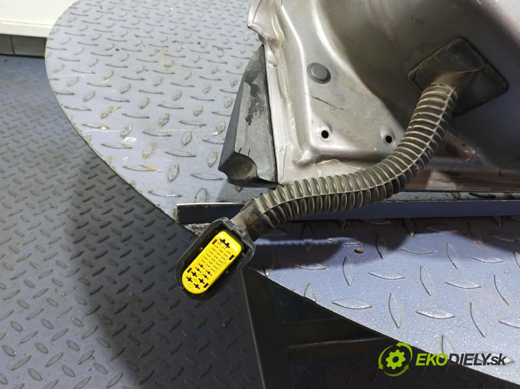 Renault Clio 2013 dveře Zad: prave 