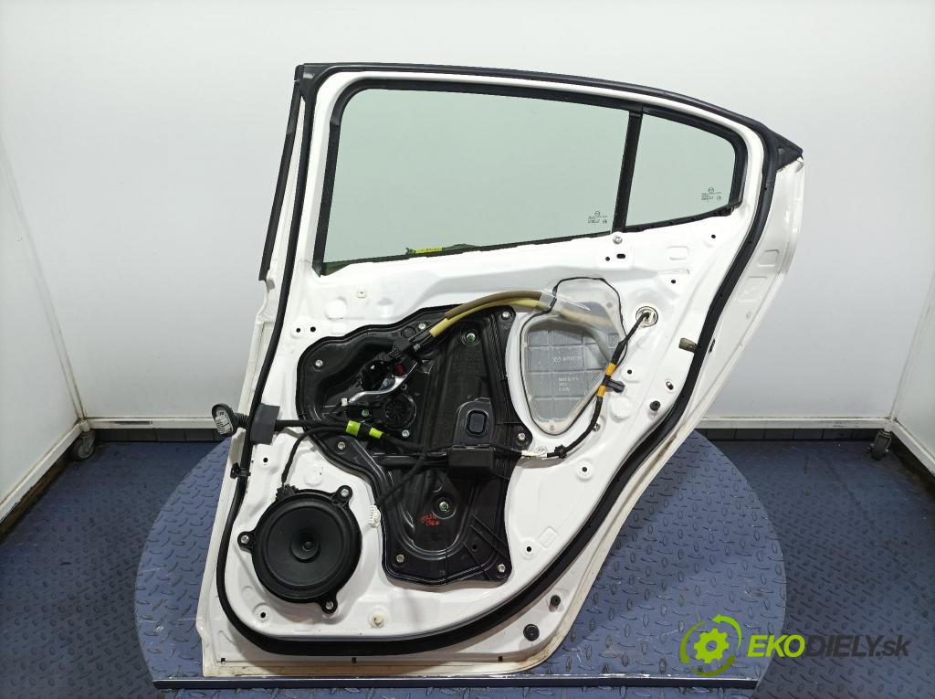 Mazda 3 2017 dveře Zad: prave