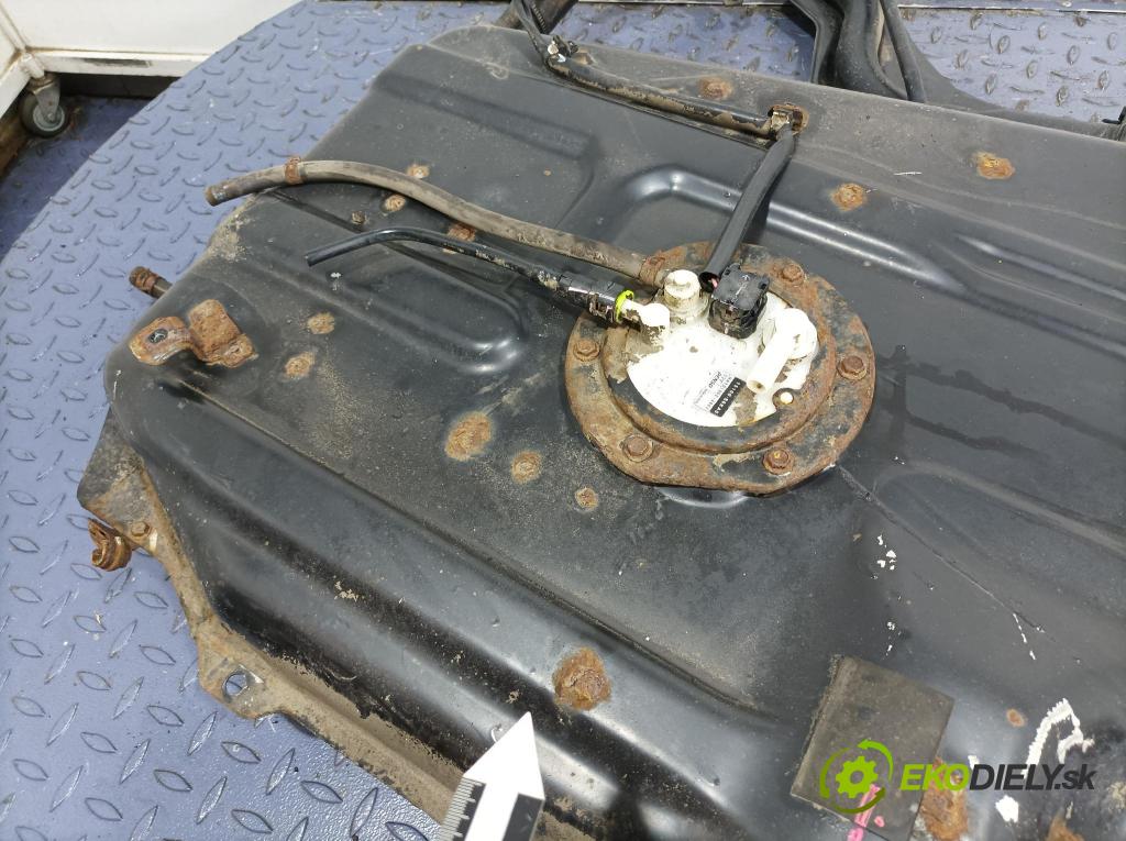 Suzuki Alto 2011 Nádrž: Paliva: