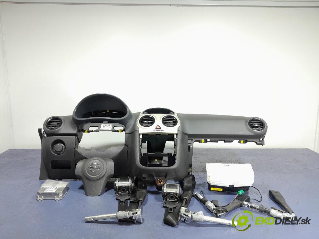 Opel Corsa 2007 kokpit,přistrojova deska