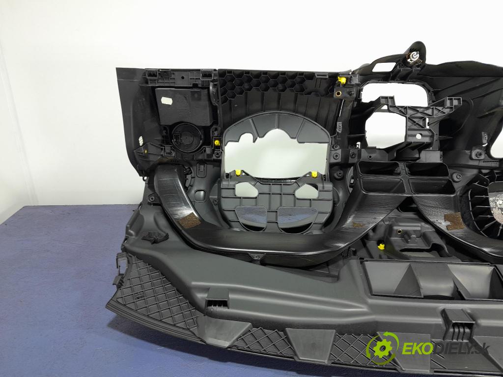 Opel Corsa 2007 kokpit,přistrojova deska