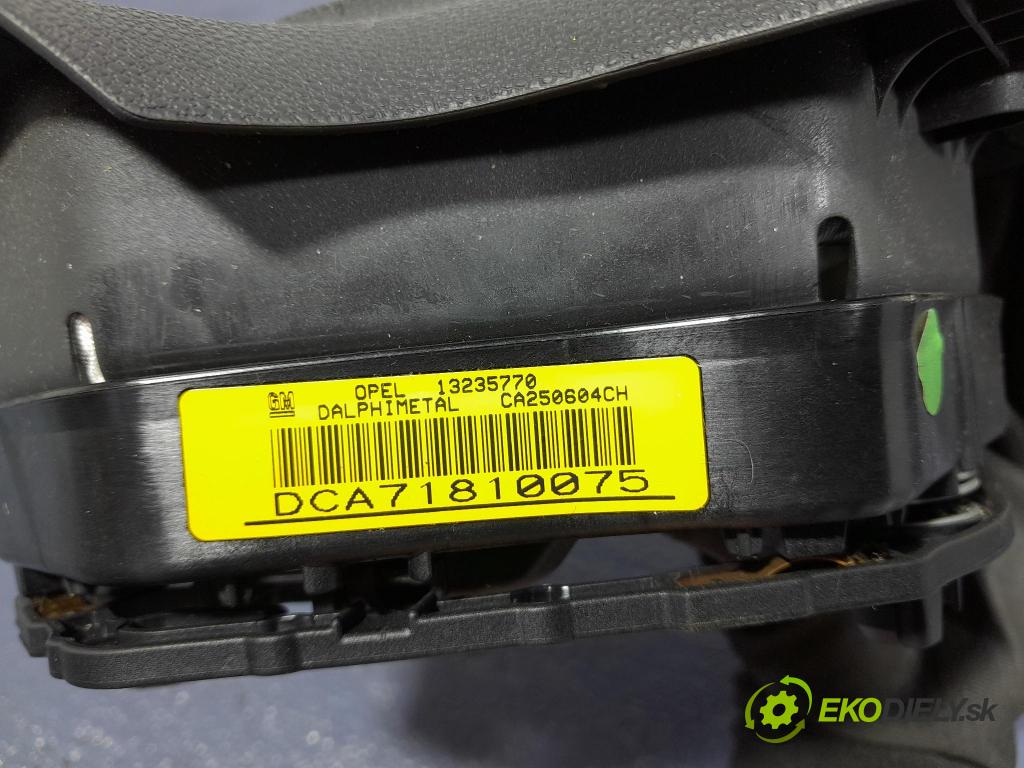 Opel Corsa 2007 kokpit,přistrojova deska