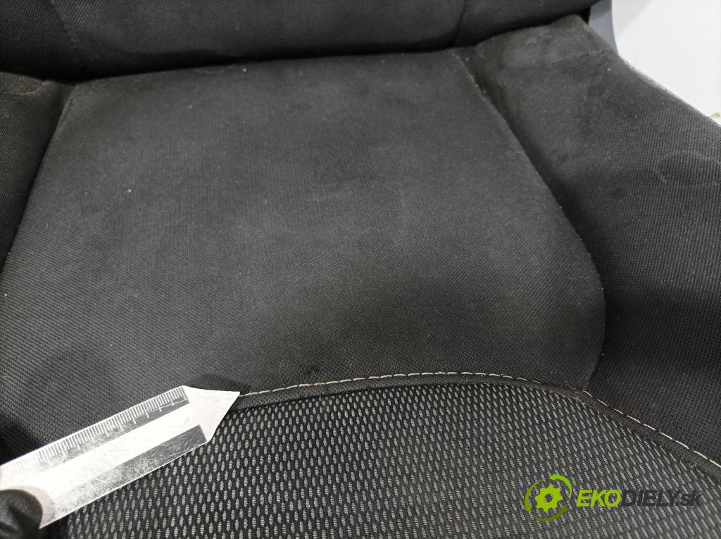 Renault Clio 2013 sedačke: Soubor.