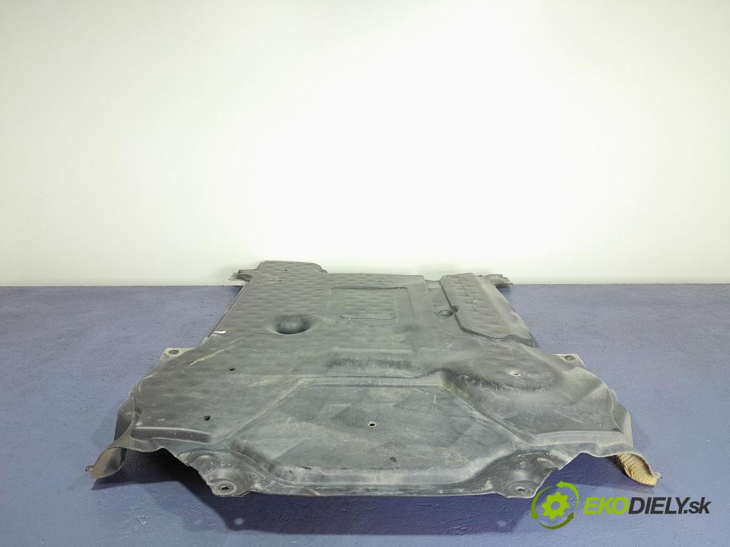 Mercedes C-klasa 2011 kryt Plast: podvozek: A2045203323