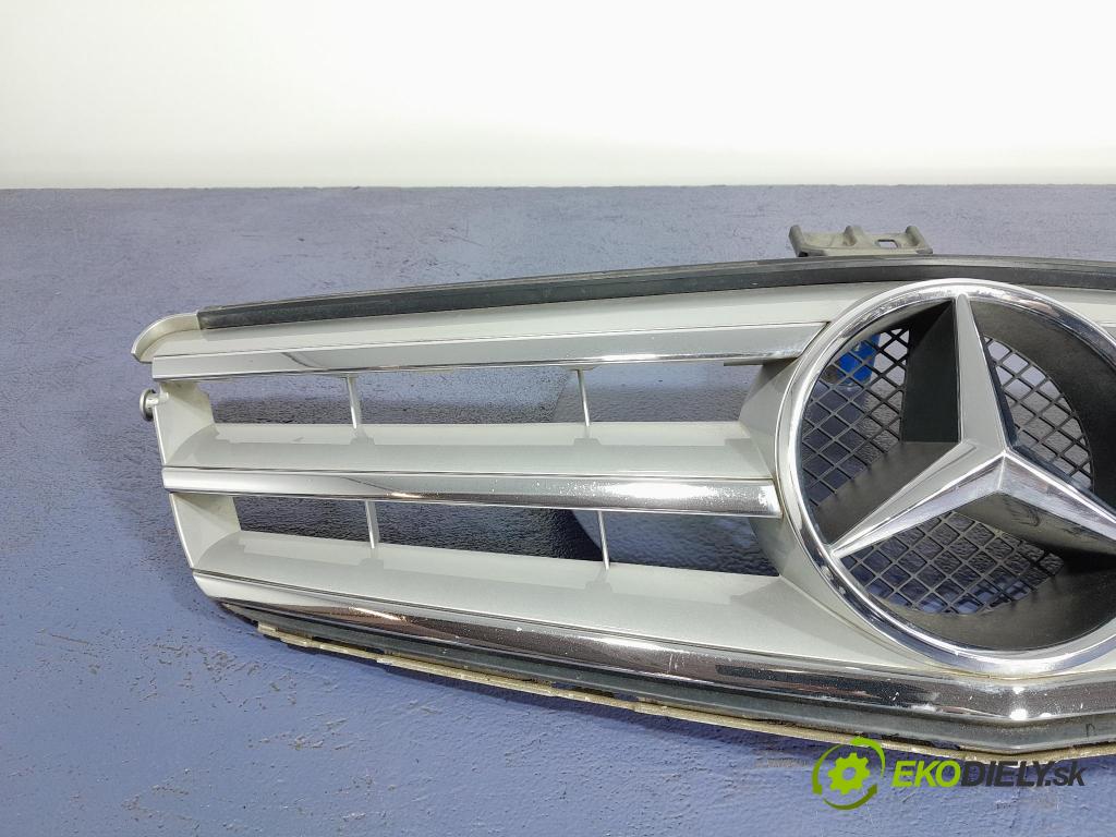 Mercedes C-klasa 2011 mřížka / Gril: A2048800023