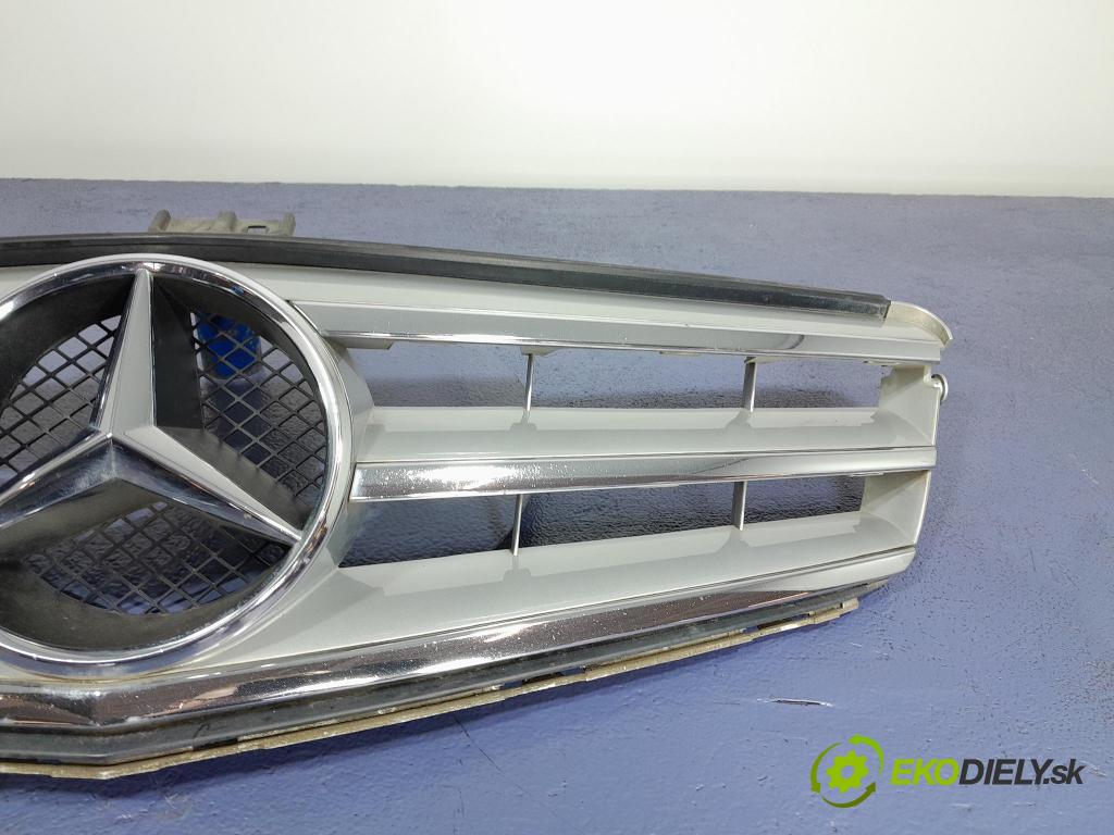 Mercedes C-klasa 2011 mřížka / Gril: A2048800023