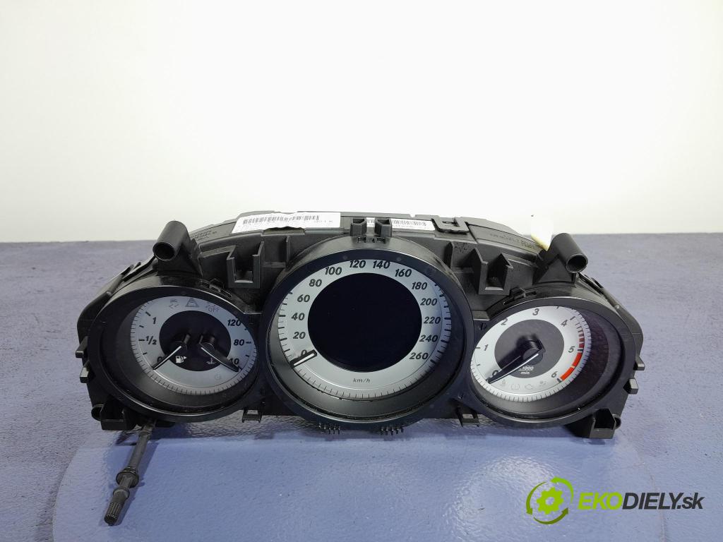Mercedes C-klasa 2011 prístrojovka/ budíky A2049002408